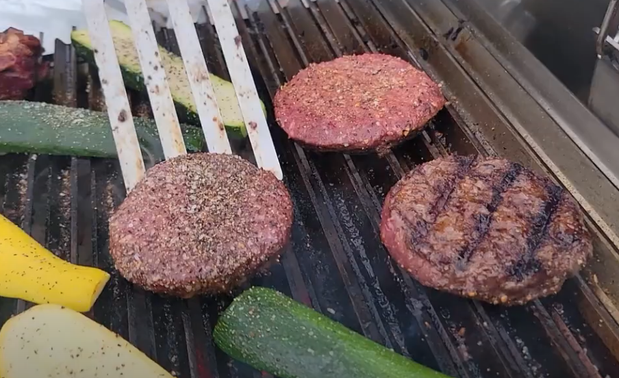 COOKING GRILLED BURGER PATTIES